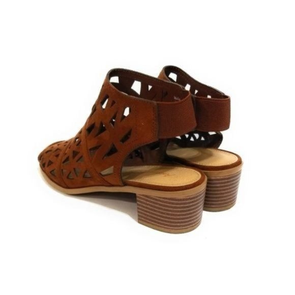 American Eagle Laser Cut Slip On Caged Sandals in Cagnac Womens Size 7.5 W - Picture 6 of 9